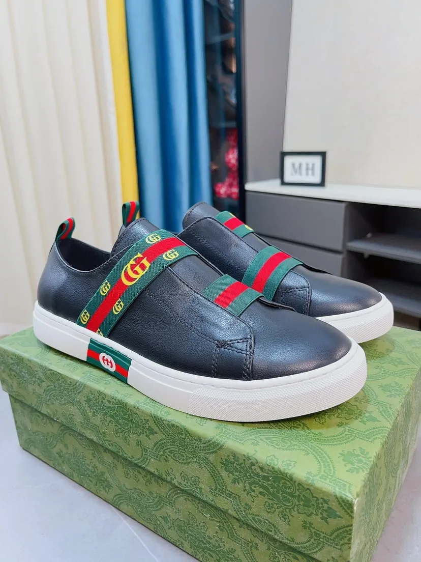 Men's shoes 💰440🌹🌹GUCCI [Gucci] New high-end brand of men's shoes, the latest fashionable casual men's shoes, trendy and versatile style, relaxed and sporty style, uppers imported from Italy, first-layer cowhide, genuine leather lining and ultra-fine workmanship. Original personalized fashionable rubber wear-resistant outsole, light and comfortable on the foot, size 38-44